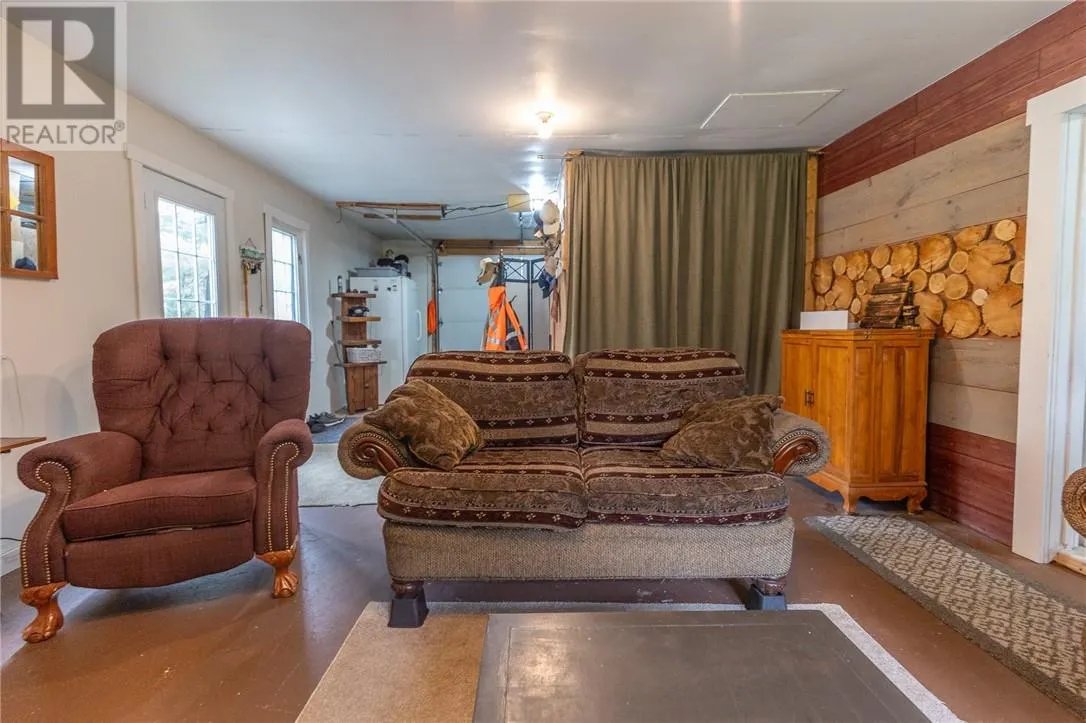 1806 Highway 17