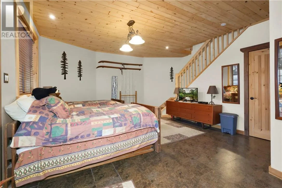 28 BEAVER POND Road