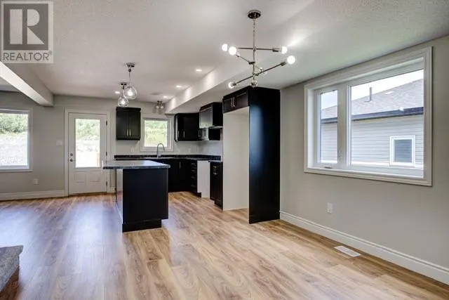 1503 Montrose