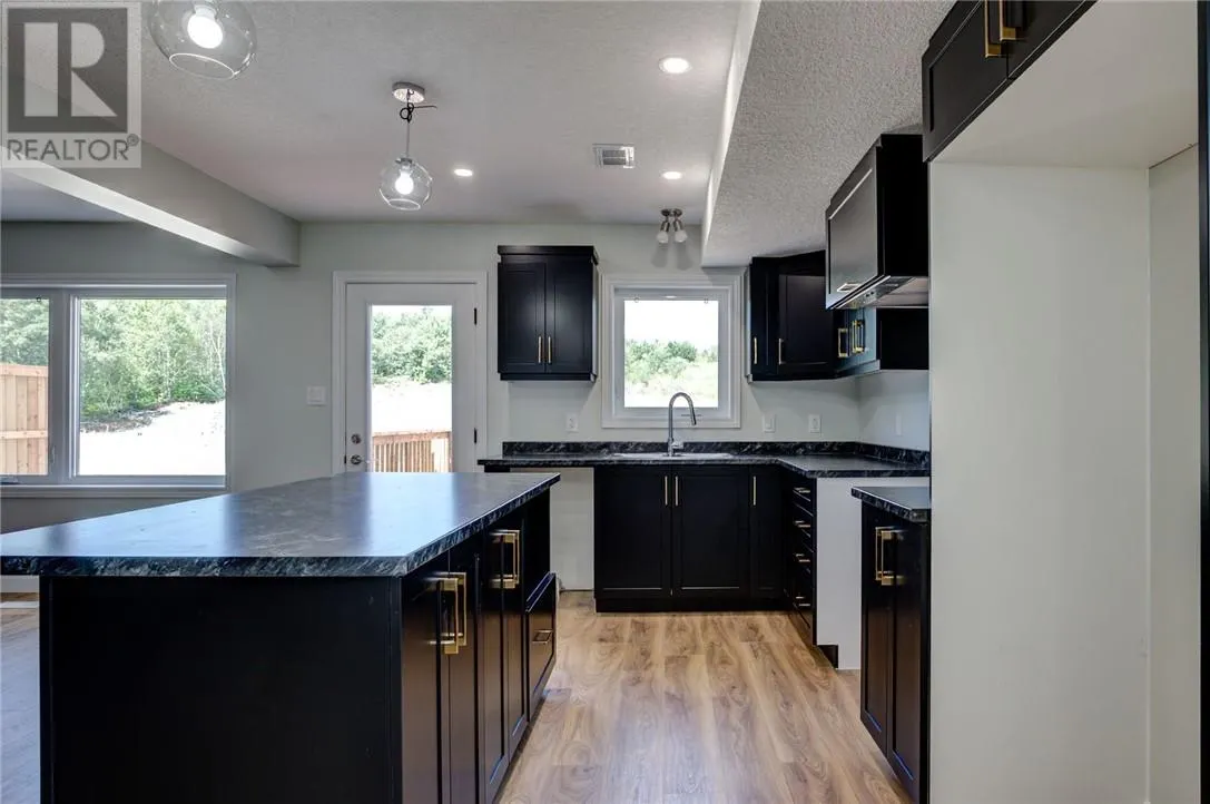 1503 Montrose