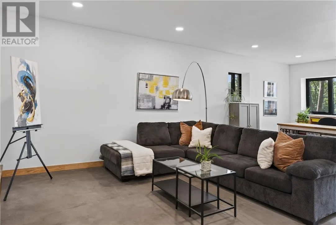 2171 Sunnyside Road