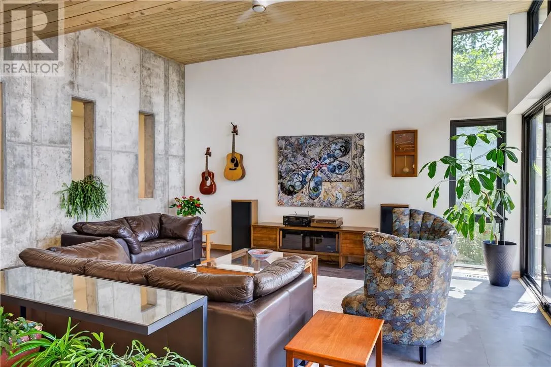 2171 Sunnyside Road