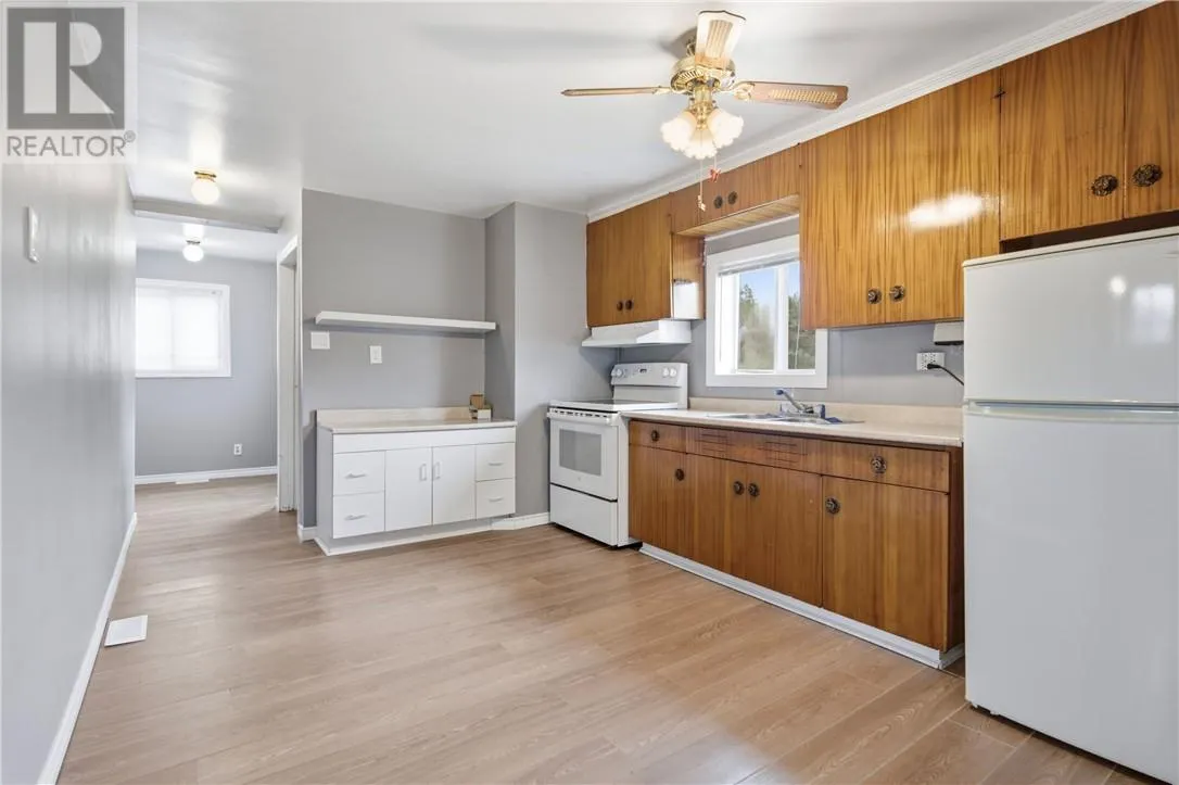 923 HIGHWAY 17 E