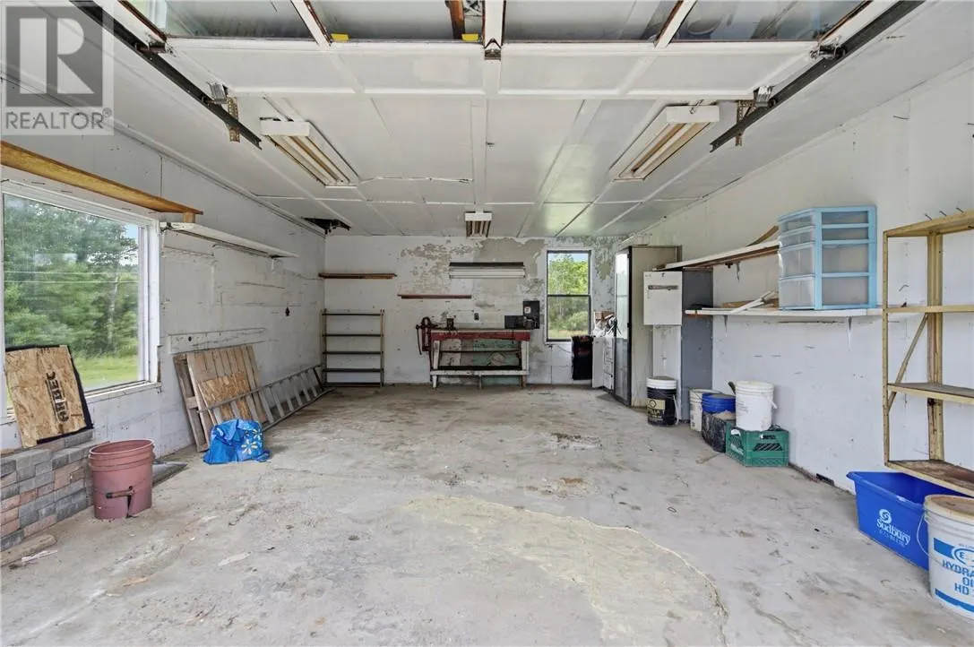 923 HIGHWAY 17 E