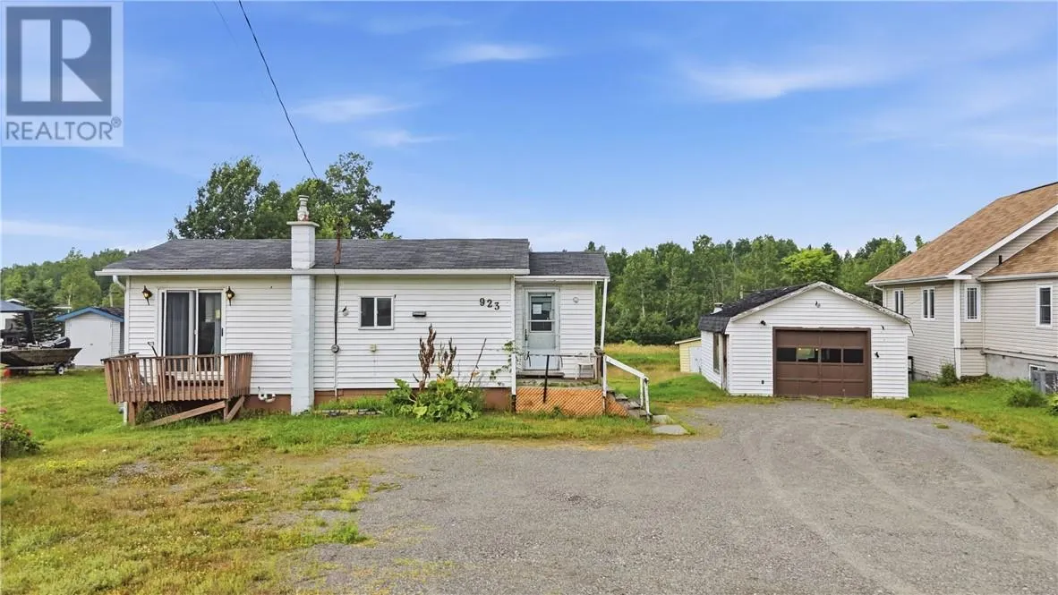 923 HIGHWAY 17 E