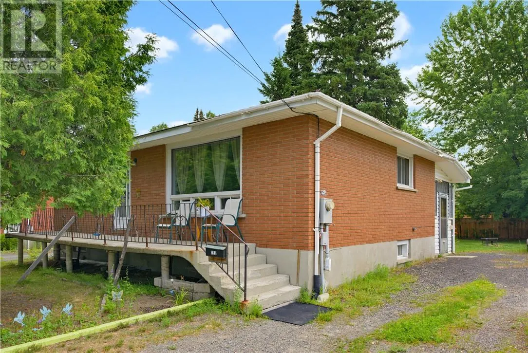782 Westmount