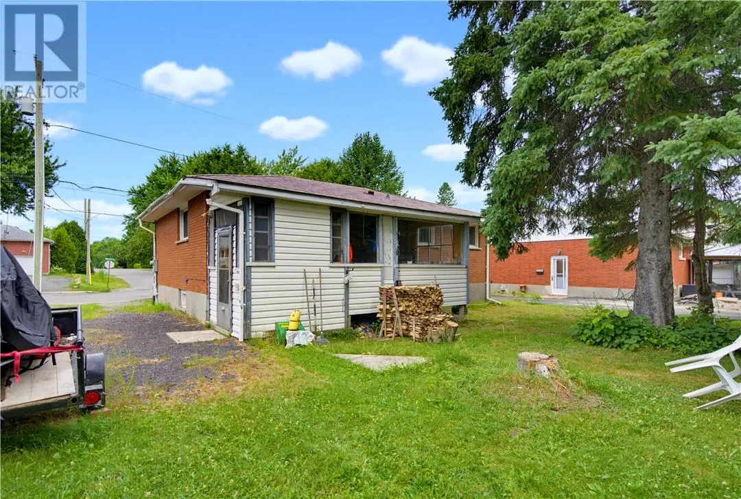 782 Westmount