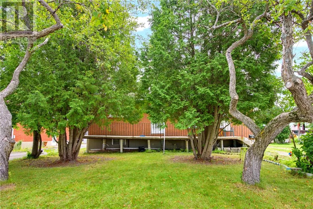 782 Westmount