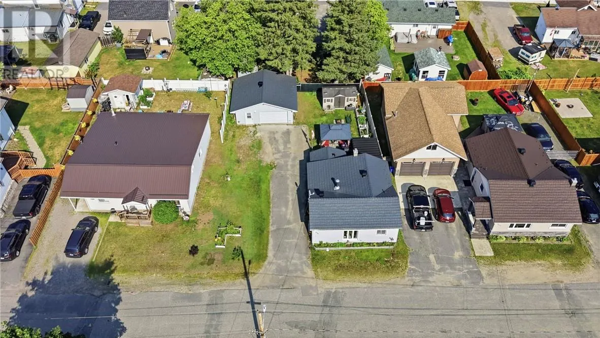 526 WOOD Street