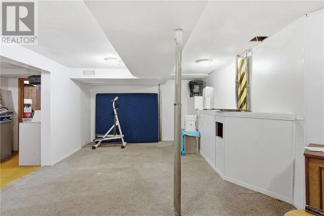 526 WOOD Street