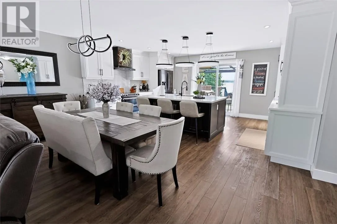 121 W Laurier