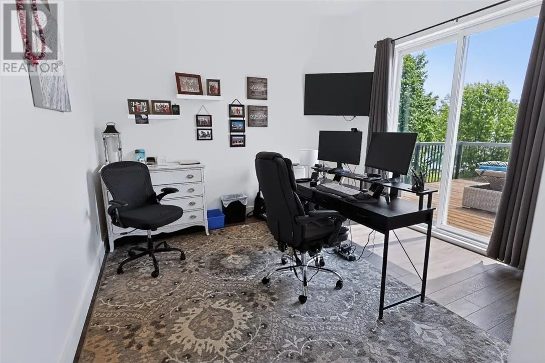 121 W Laurier