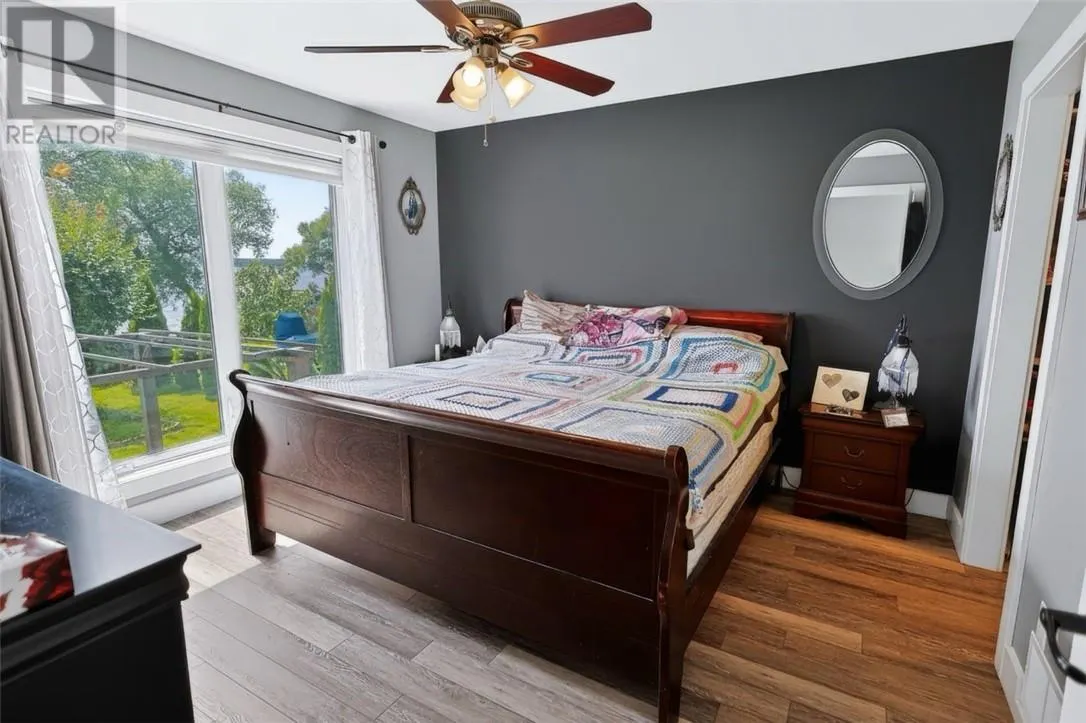 121 W Laurier