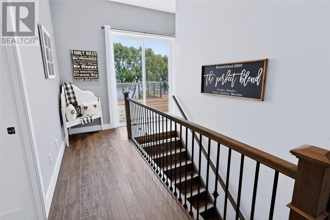 121 W Laurier