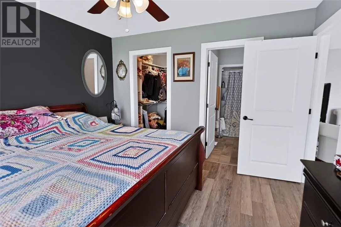 121 W Laurier