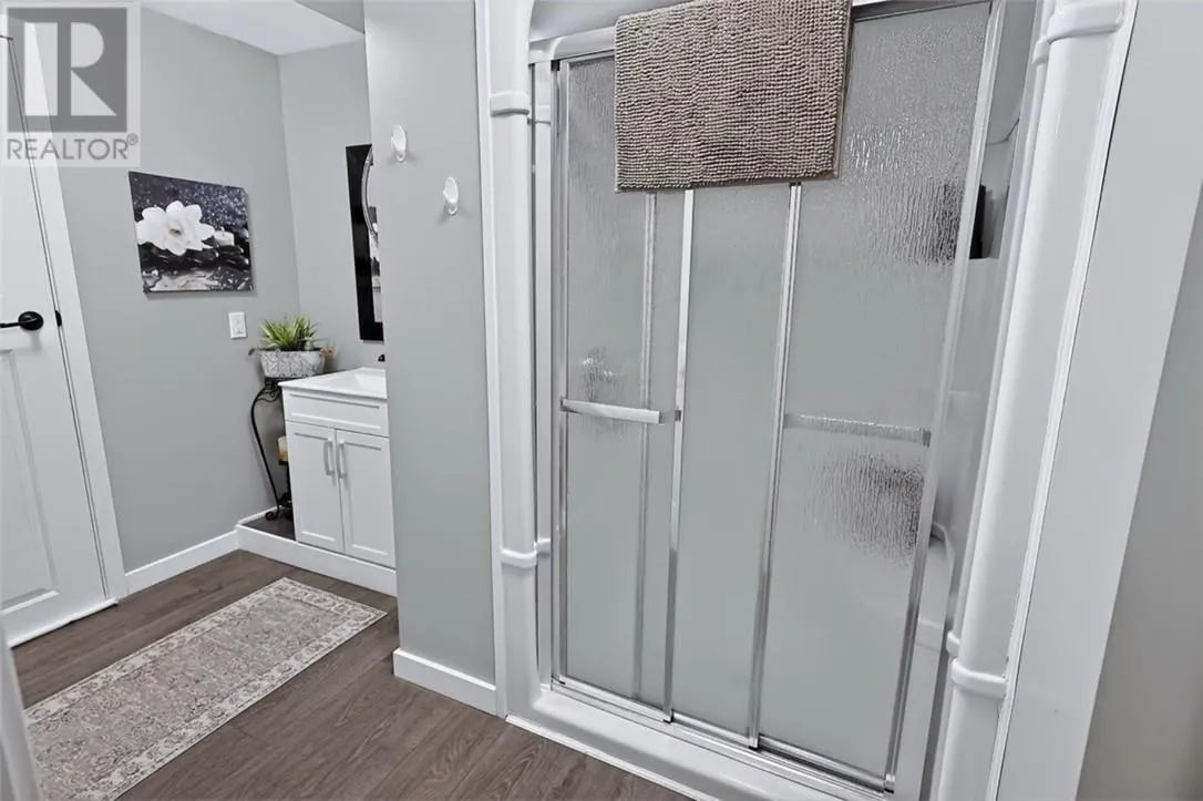 121 W Laurier
