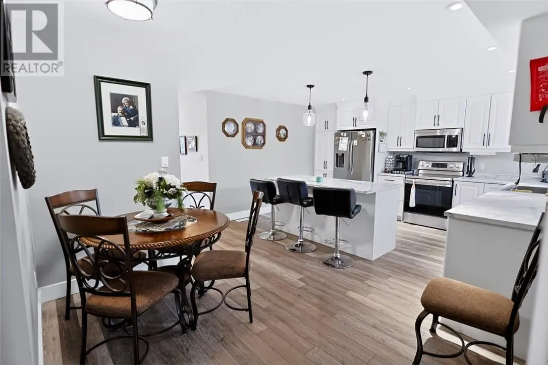 121 W Laurier