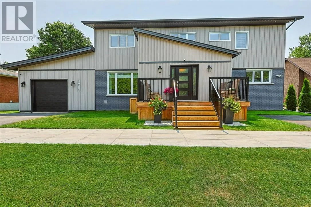 121 W Laurier