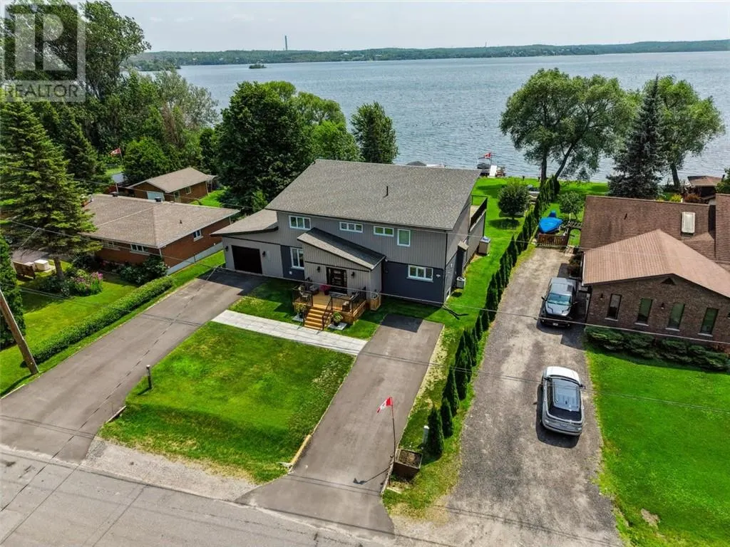 121 W Laurier