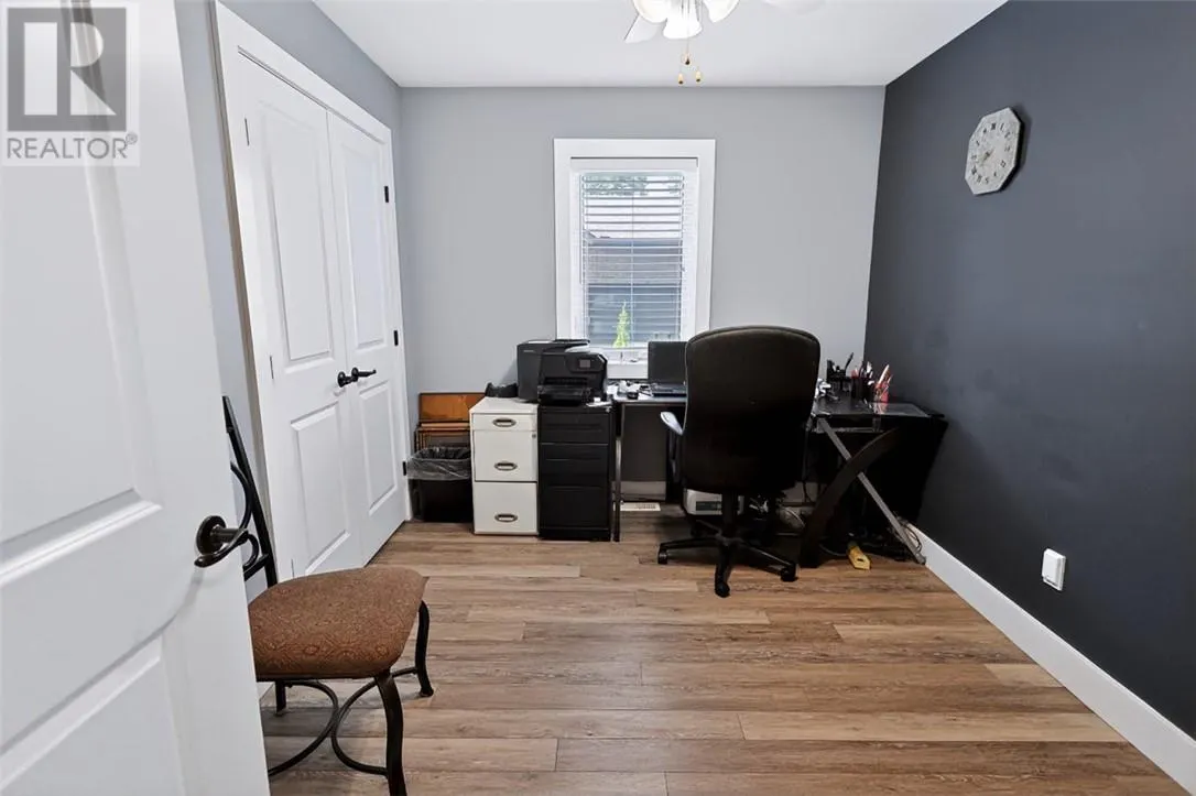 121 W Laurier