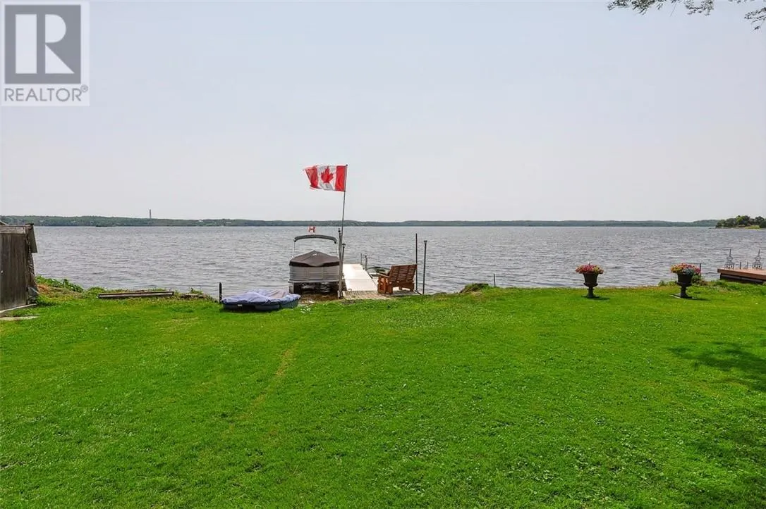 121 W Laurier