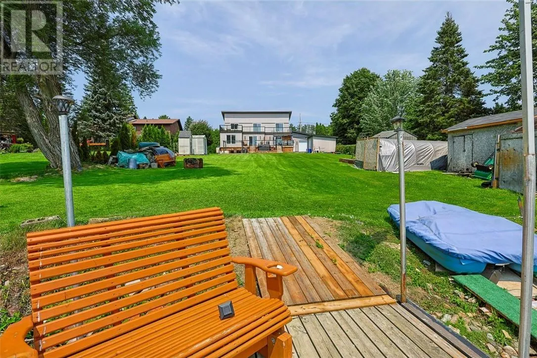 121 W Laurier