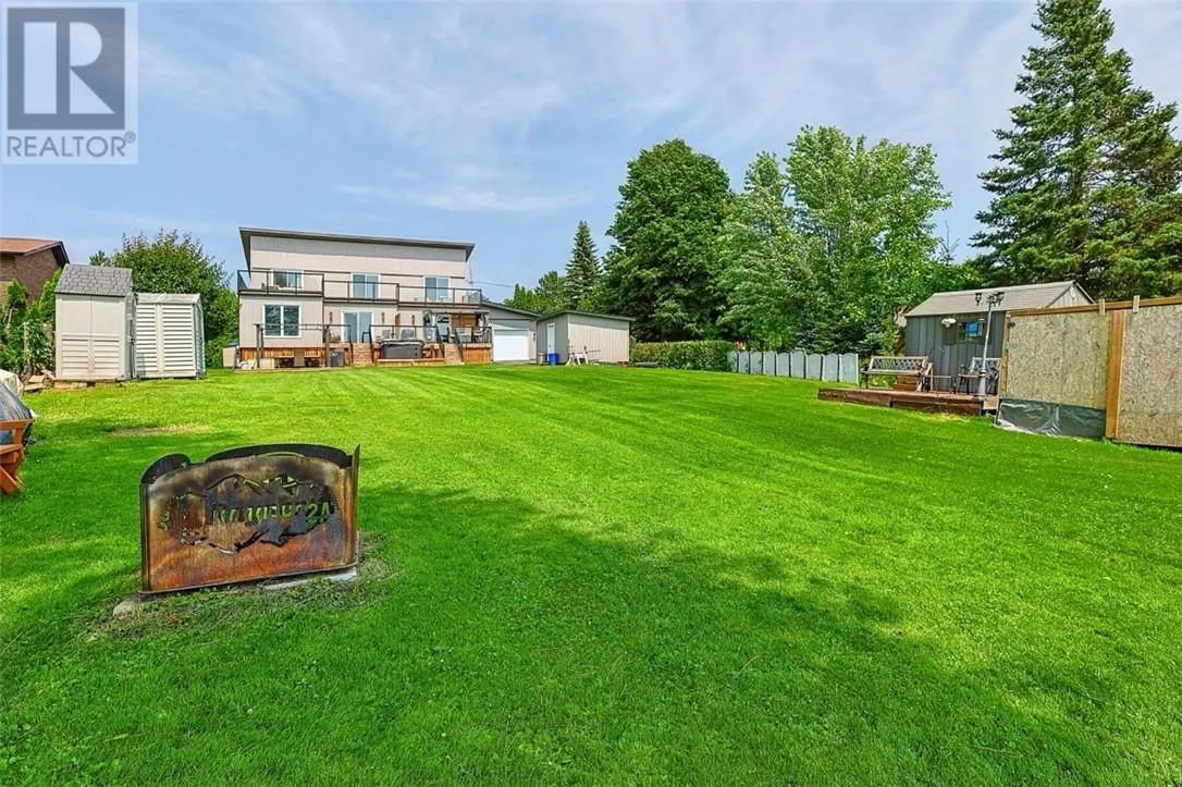 121 W Laurier