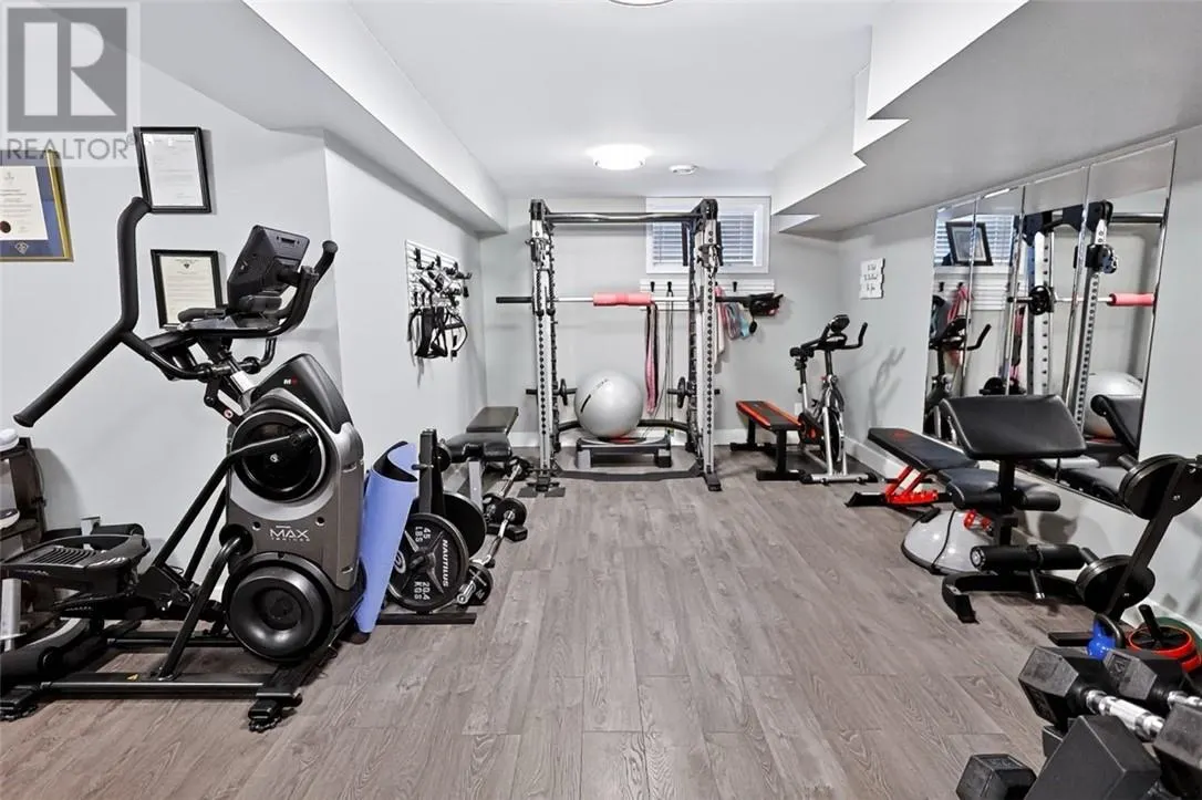 121 W Laurier