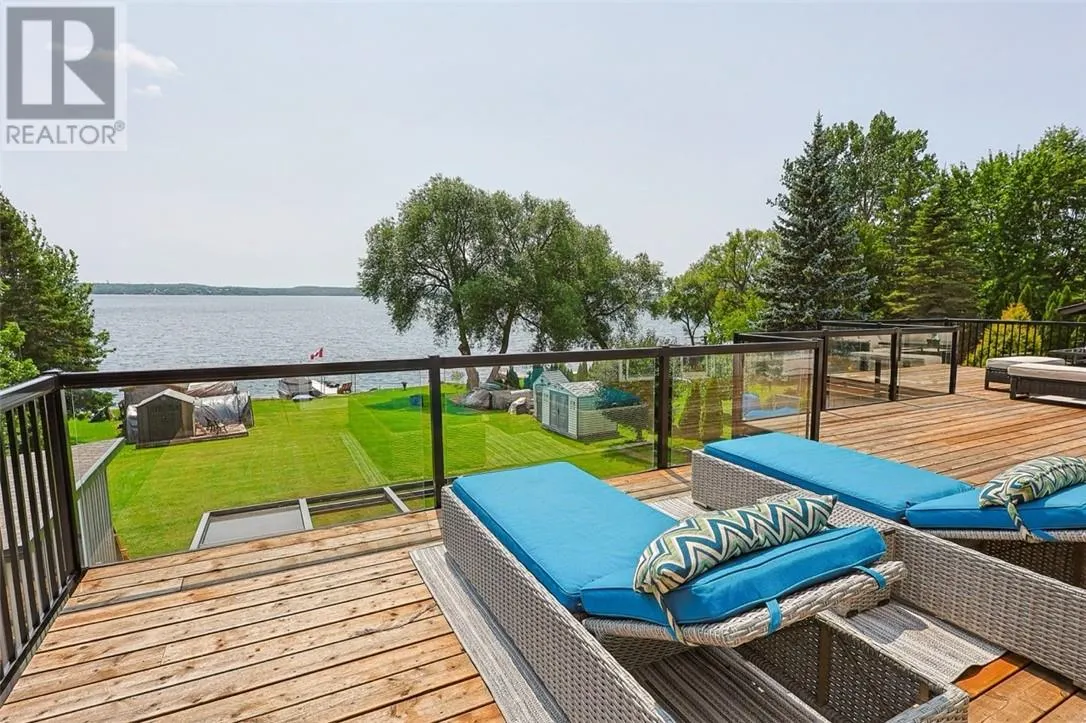 121 W Laurier