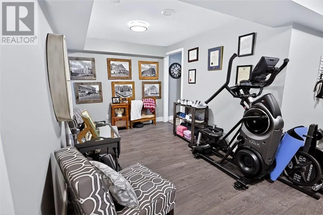 121 W Laurier