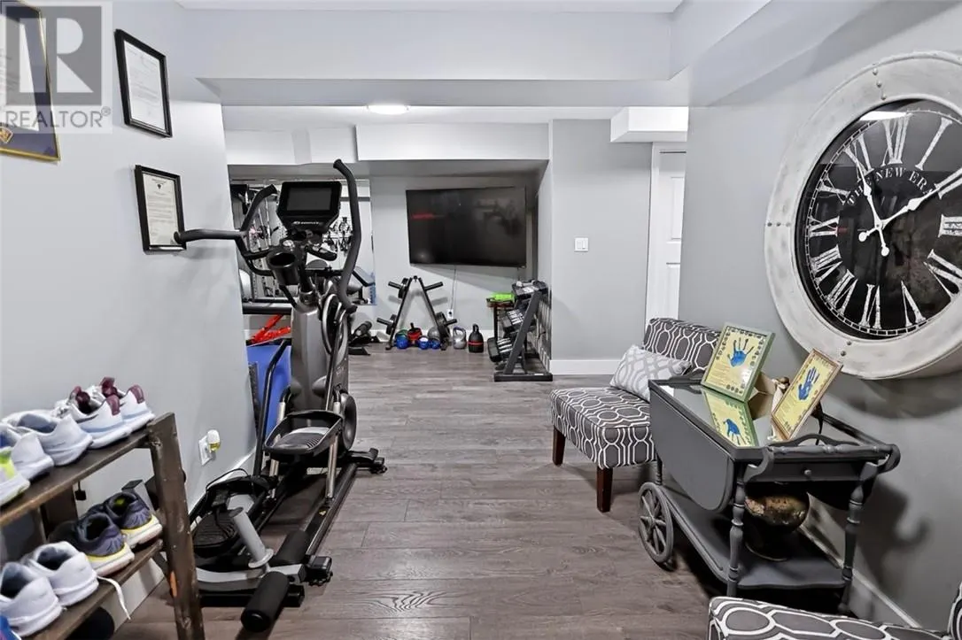 121 W Laurier