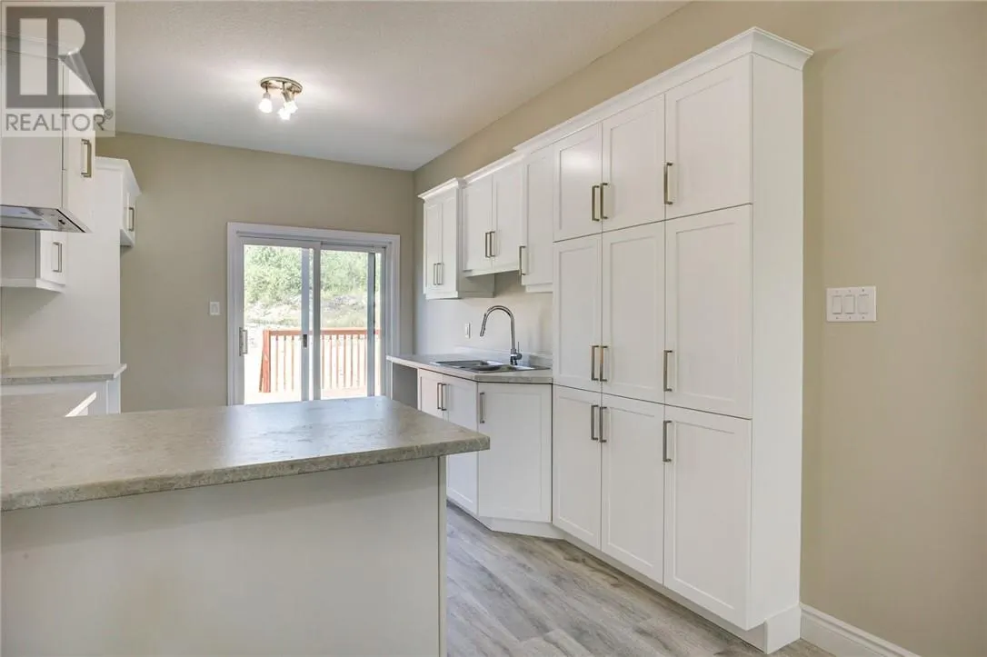 1511 Montrose