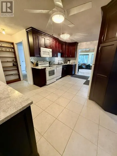 290 Second St N