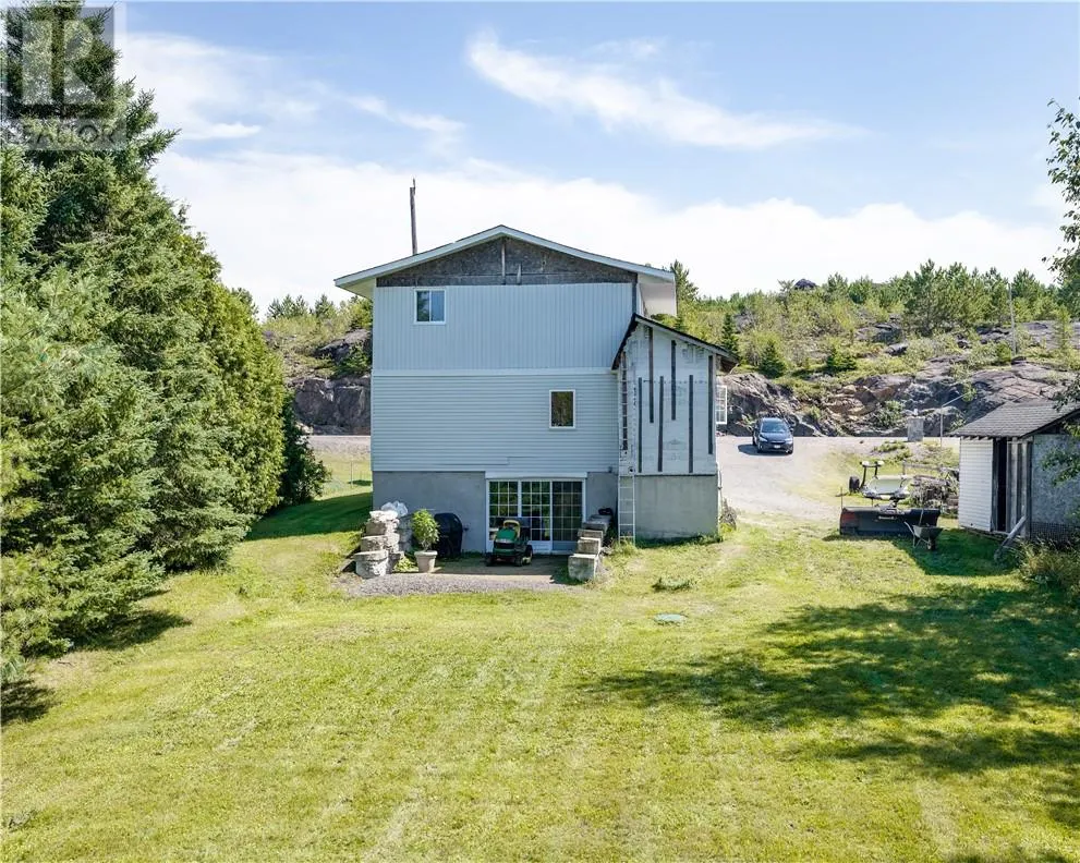 933 E Highway 17