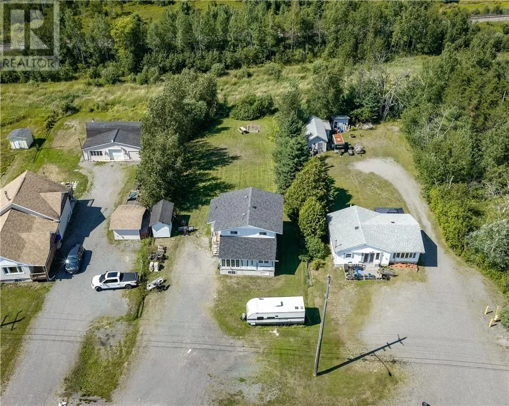 933 E Highway 17