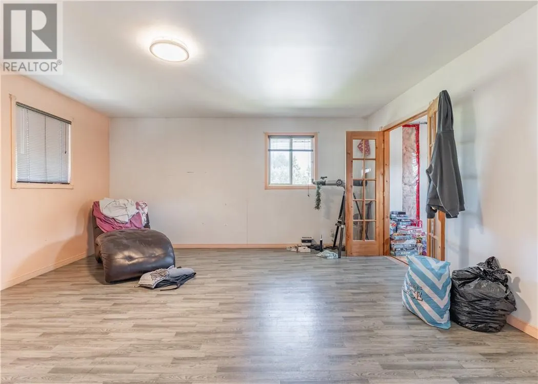 933 E Highway 17