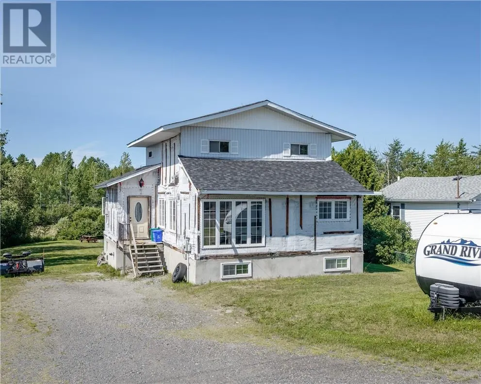 933 E Highway 17