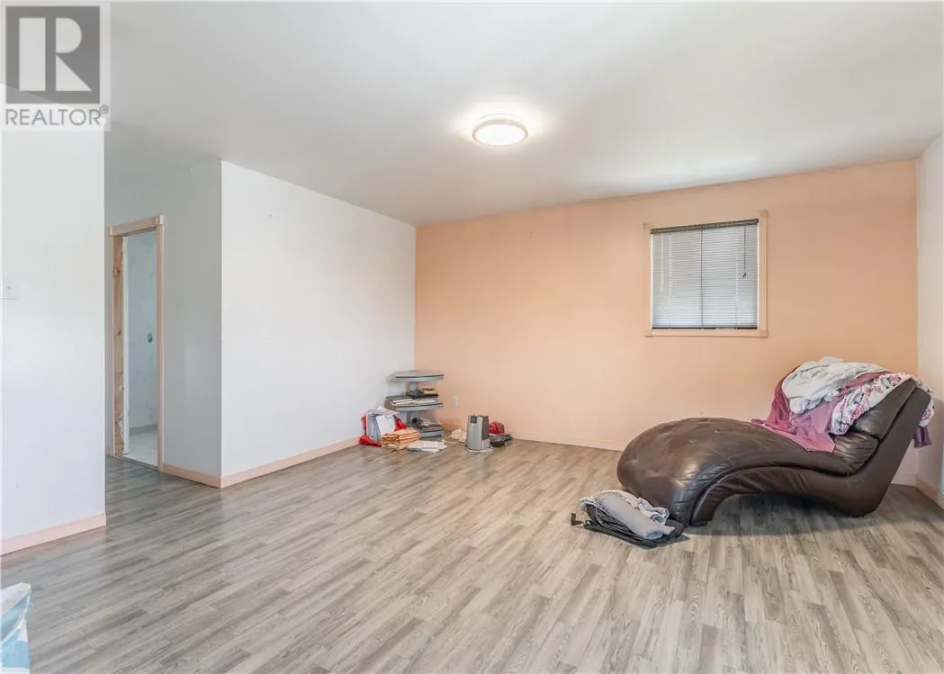 933 E Highway 17
