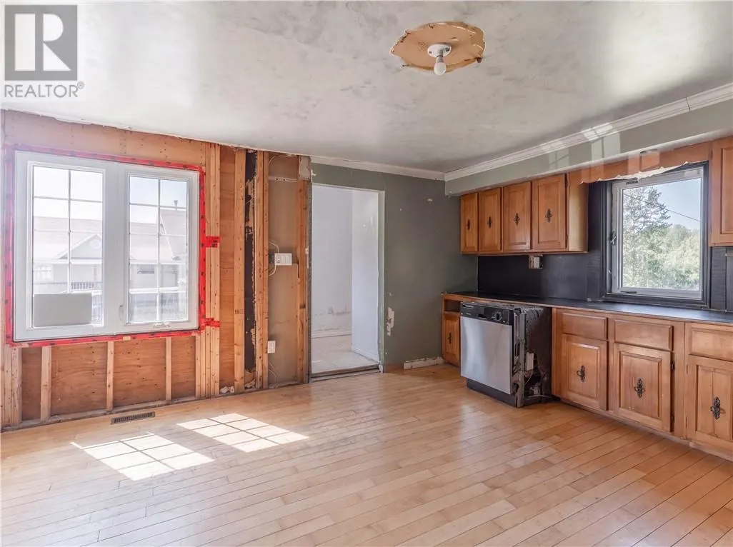 933 E Highway 17