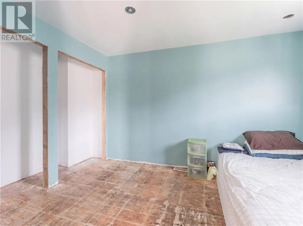 933 E Highway 17
