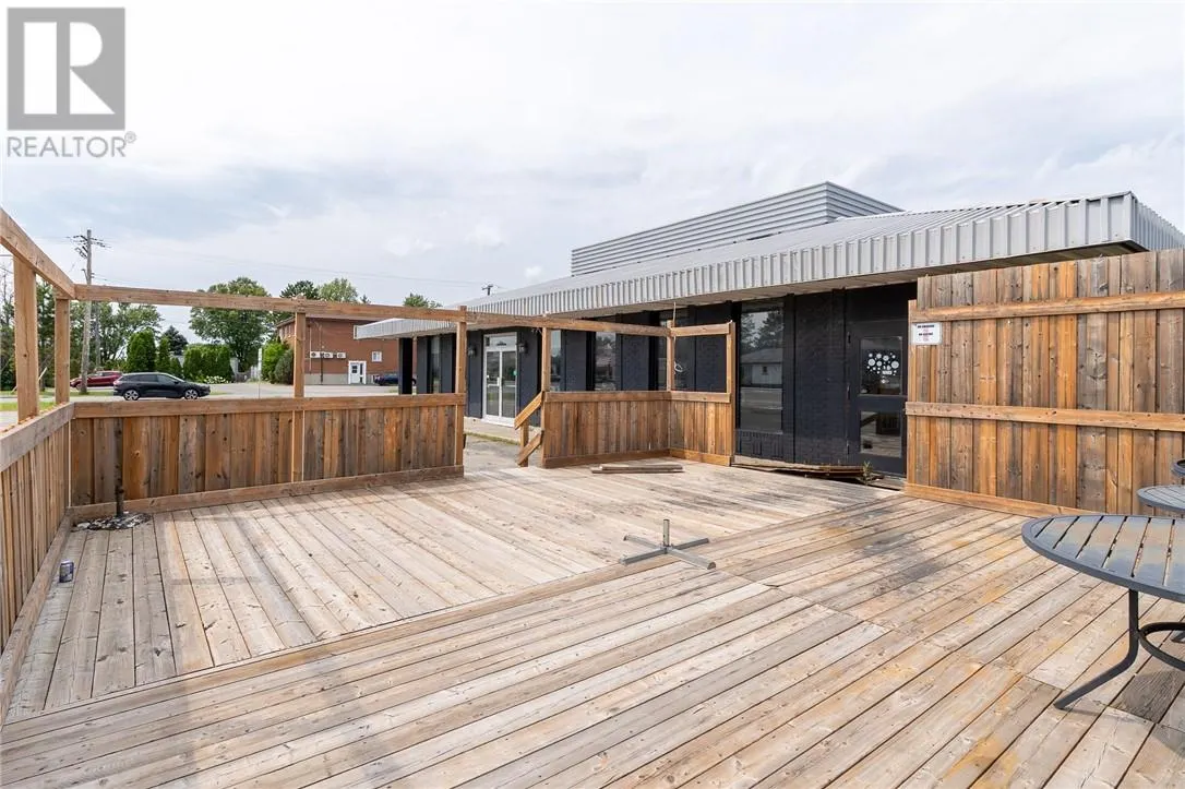 1642 Main