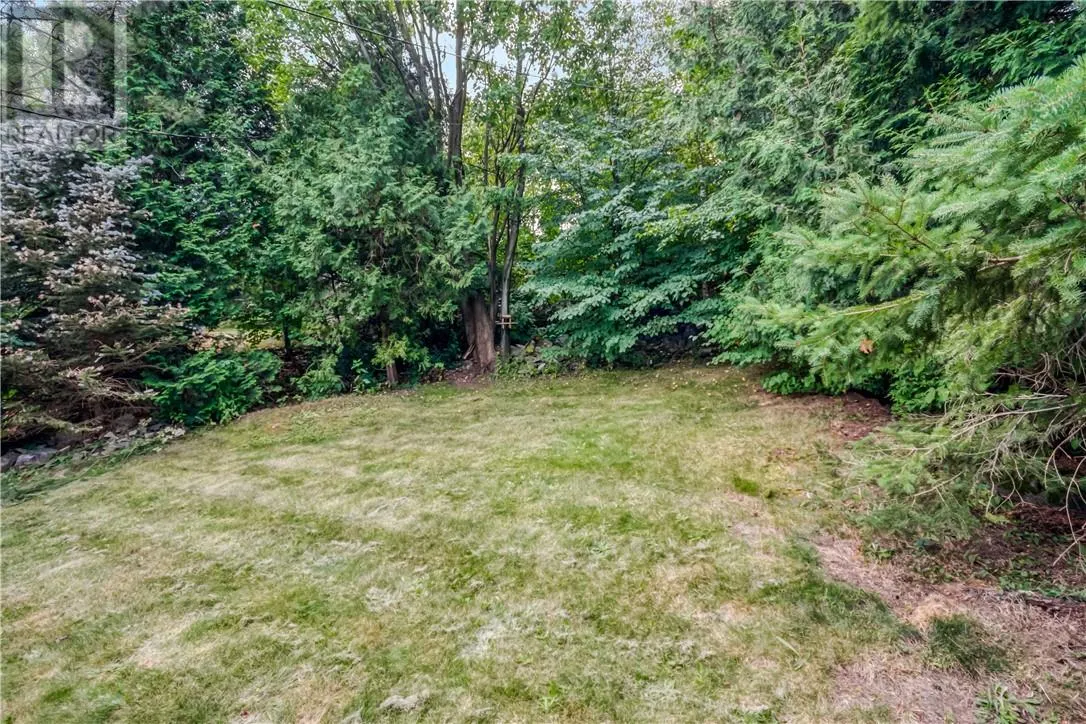 83 Lakeview Drive