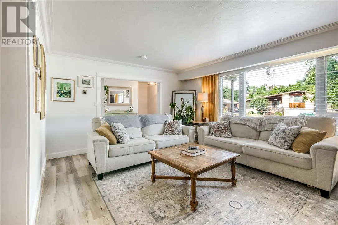 83 Lakeview Drive