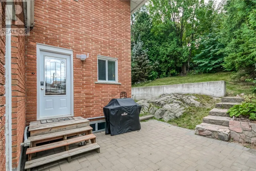 83 Lakeview Drive