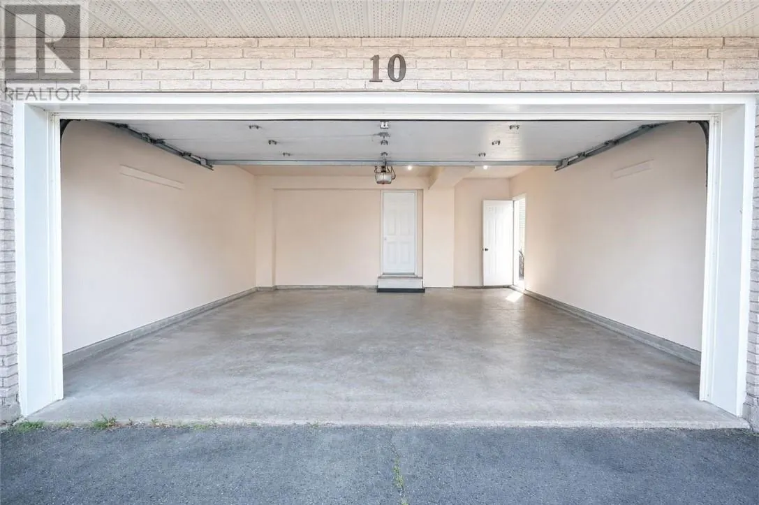 10 Dorchester Crescent