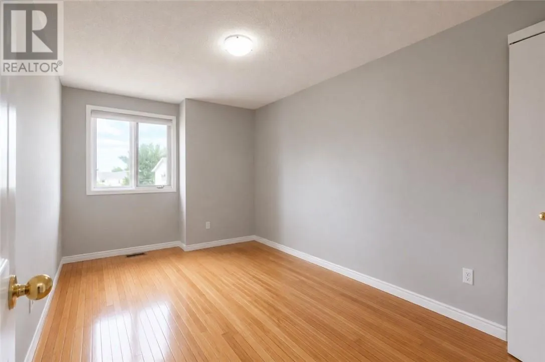 10 Dorchester Crescent