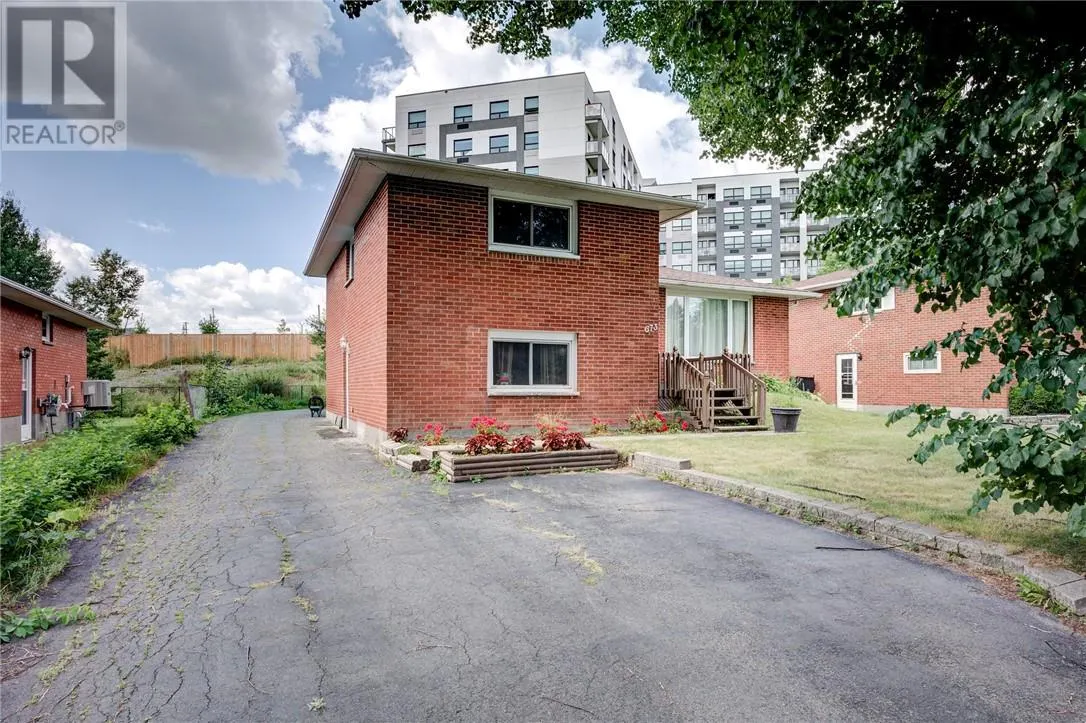 673 Camelot Drive