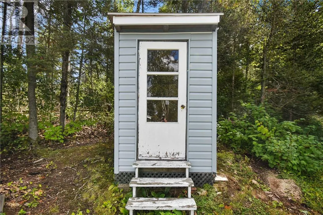 40 Ministic Lake Road