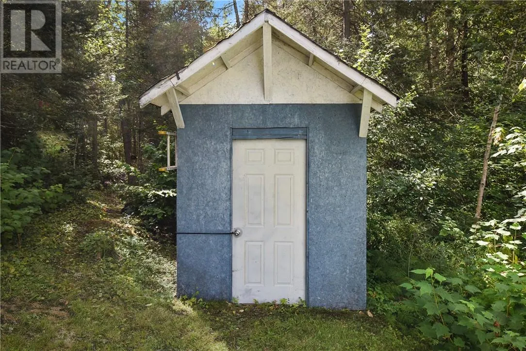 40 Ministic Lake Road