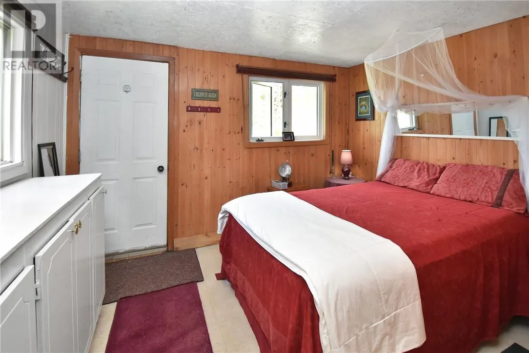 40 Ministic Lake Road